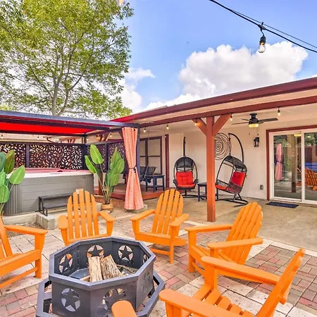 San Antonio Home With Hot Tub And Arcade Games!
